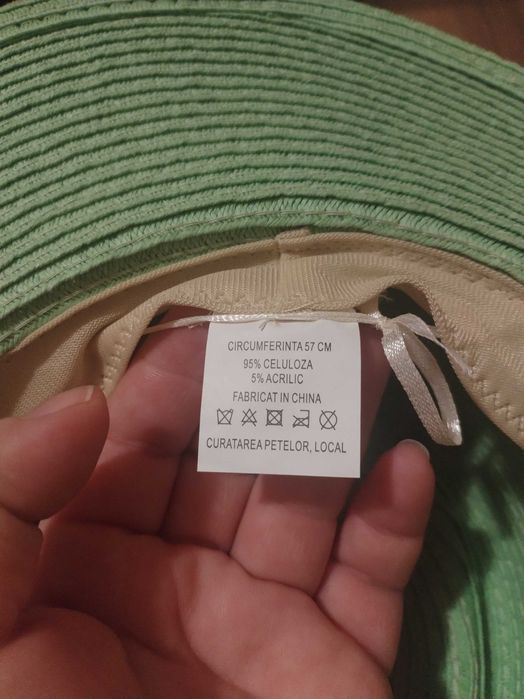Palarie verde, cu lant verde, eleganta