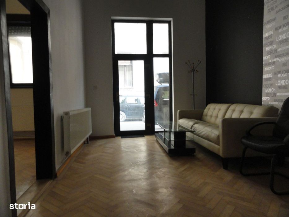 Spatiu comercial 79 mp acces stradal zona centrala langa Hotel Anirok