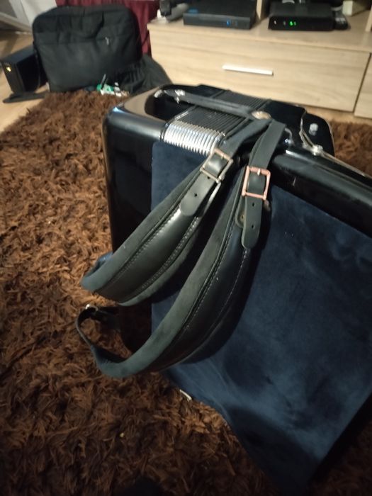 Acordeon cu sistem midii și wireless