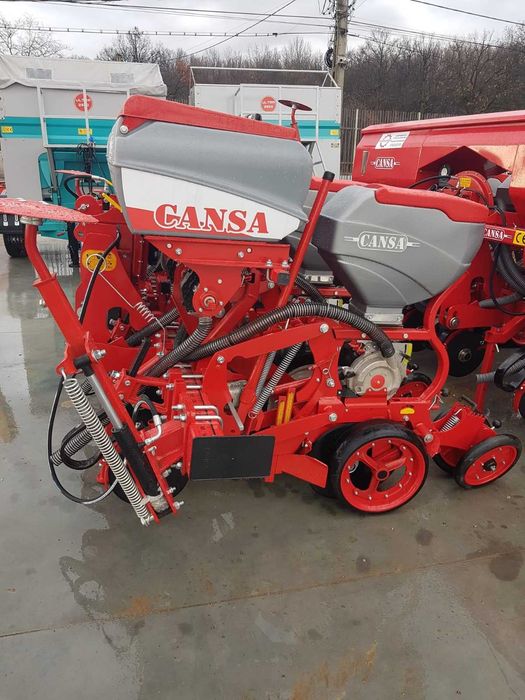 Semanatoare porumb/ semanatoare  prasitoare floare 4 randuri