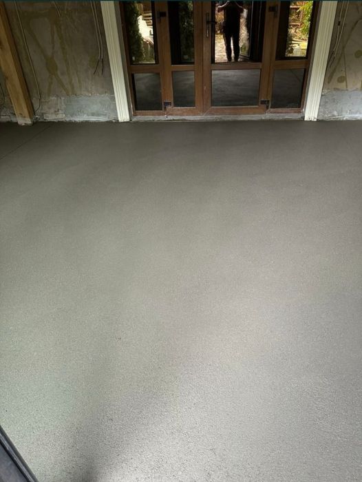 Полусухой стяжка с огрегатом