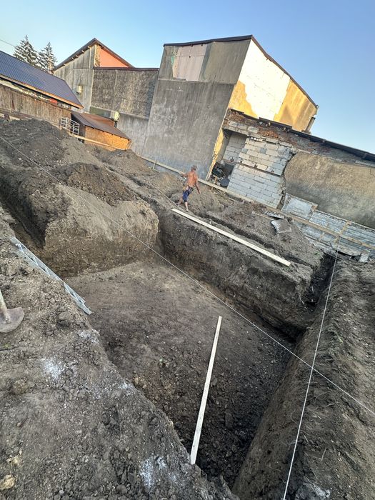 Transport basculabil,inchiriez/inchiriere miniexcavator,buldoexcavator