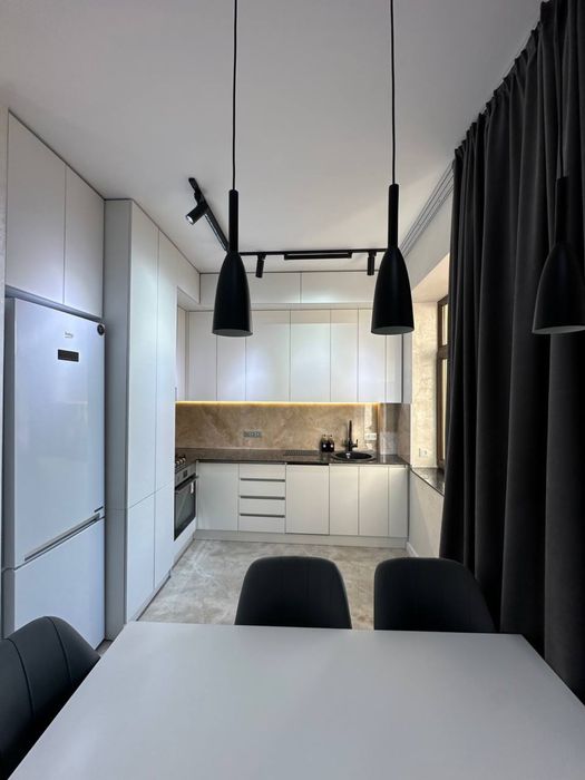 Сдаётся 2 комнатная на максима горького