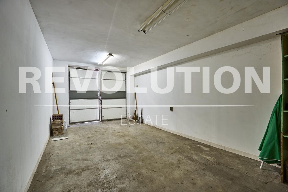 Дава се под наем Етаж от къща в Пловдив, Център - 108 кв.м за 425 € - Снимка #7