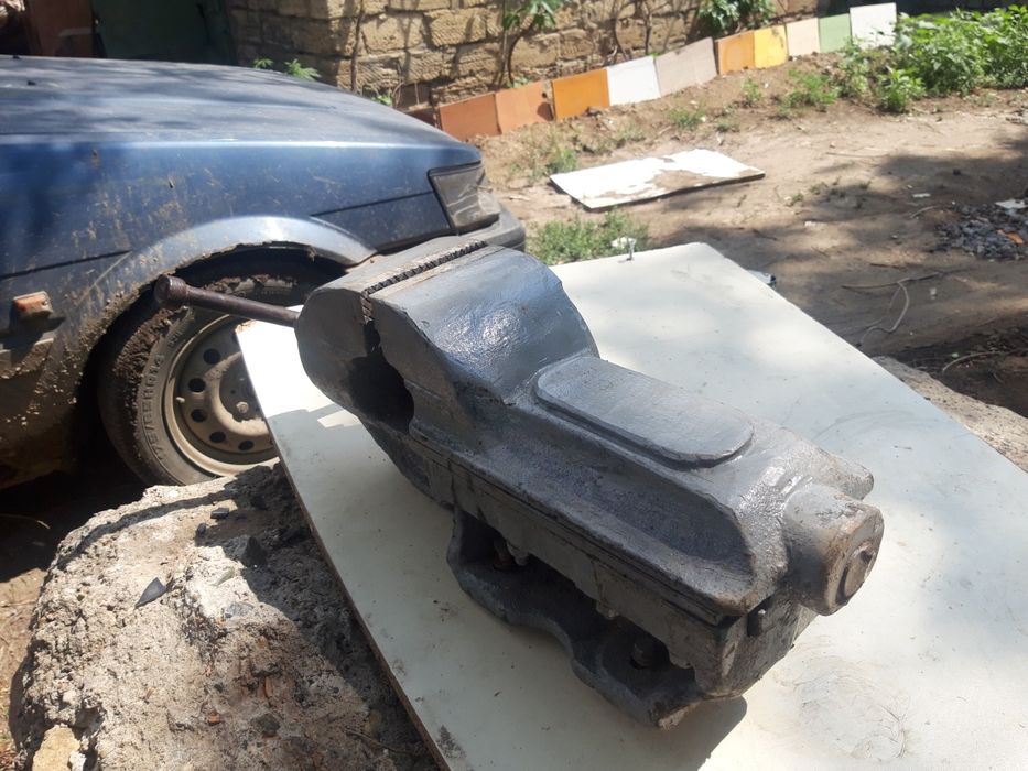 Продам тиски слесарные