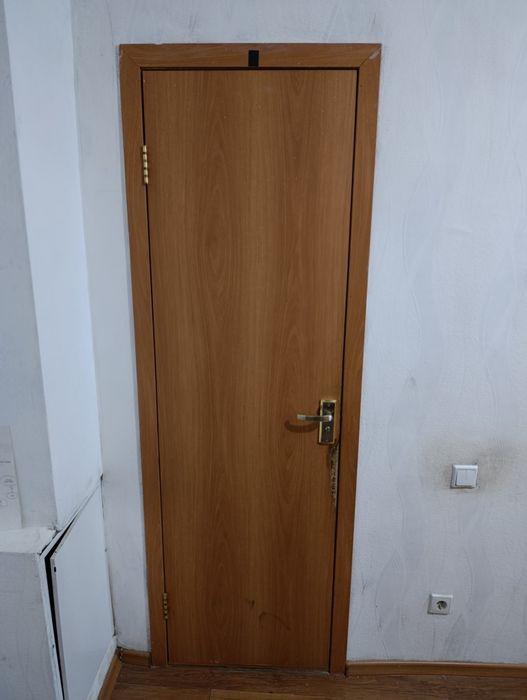 Продам двери б/у.