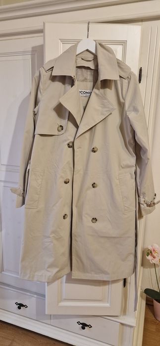 Trench Iconic by Marina Hoermanseder