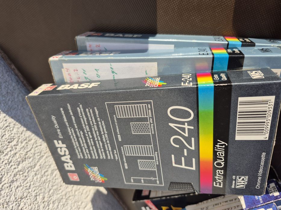 Vând lot 20 casete video VHS originale Basf, 240 minute cu filme

- 20
