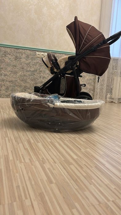 Продам коляску Zippy