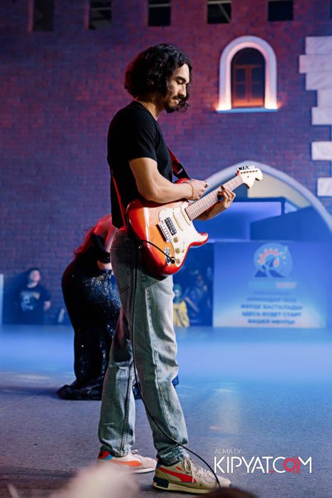 Преподаватель по гитаре