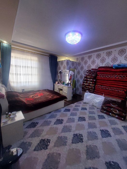 Ohangaron shahar yoshlik mahallasida katta hovli uy sotiladi