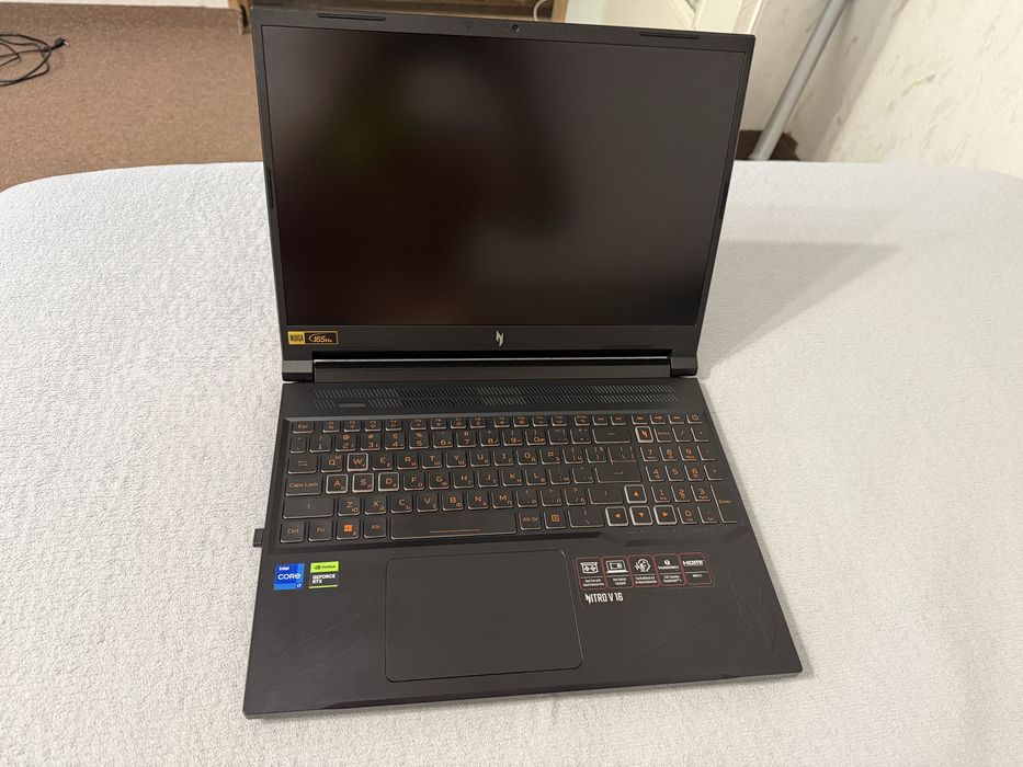 Продавам геймърски лаптоп Acer Nitro V 16 (ANV16-71) RTX 4060  i7-14650HX | 32GB DDR5 | С Гаранция