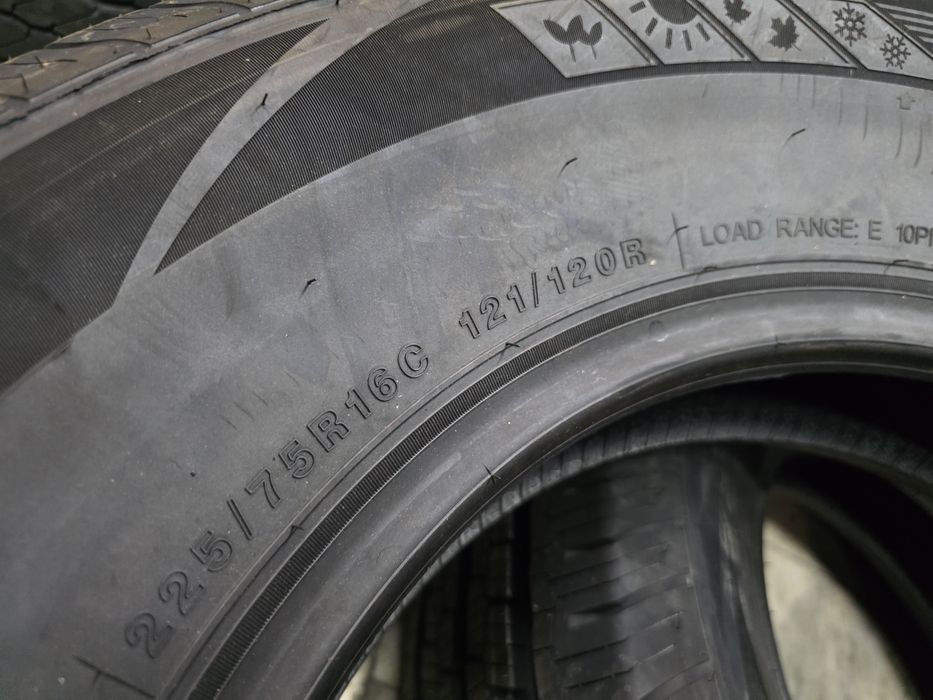 2бр Нови Всесезонни гуми за Бус 225 75 16С - Tourador