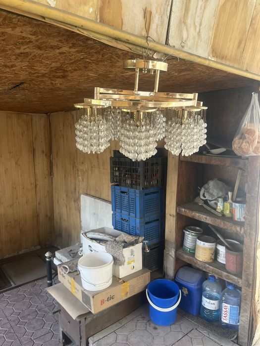 Продам Люстра золотой цвет