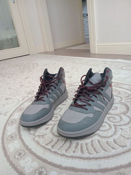 Adidas кросовки зимние