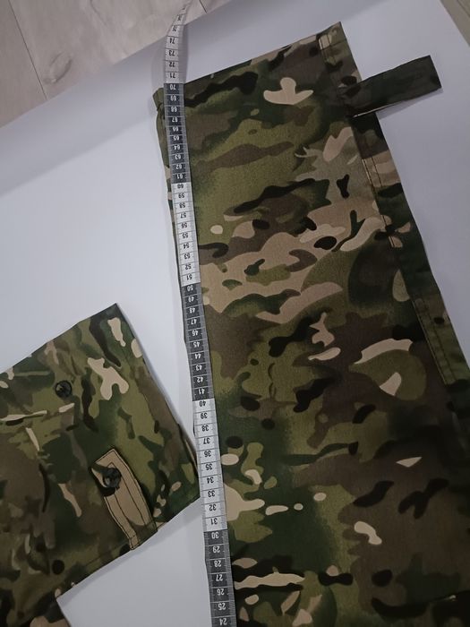 Set combat mărimea  M CA2412 
- compus din:
Geaca :
- lățime umeri= 52