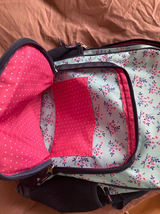 Продавам нова ученическа раница на Pepe Jeans (за момиче)