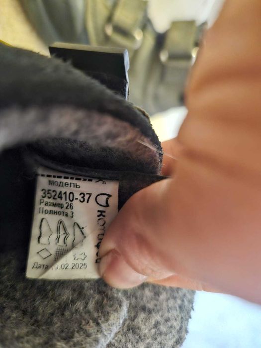 Продам детскую обувь