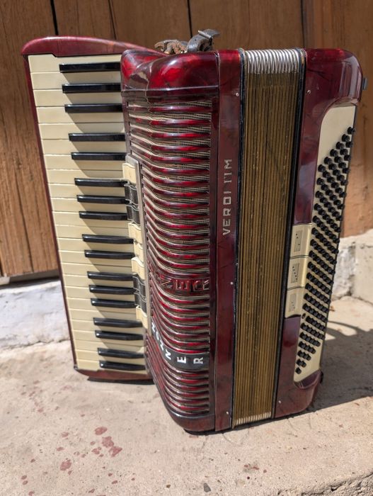 Acordeon nemțesc Hohner Verdi III M