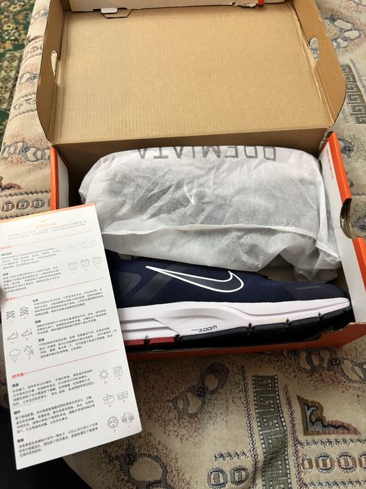 Кроссовки новые Nike