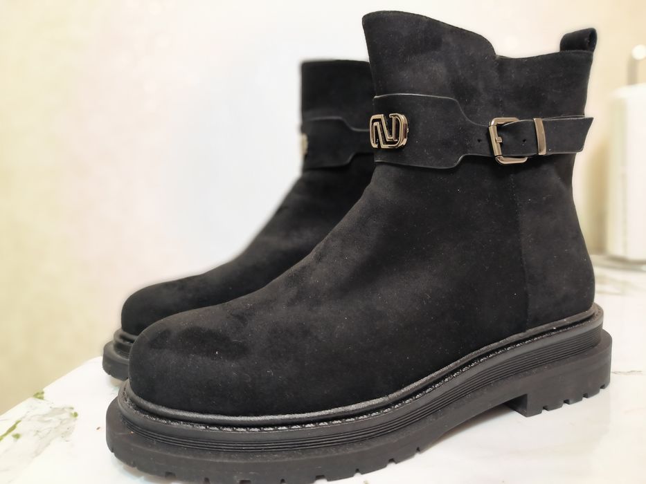 Продам зимние сапоги производство Турция, замша.