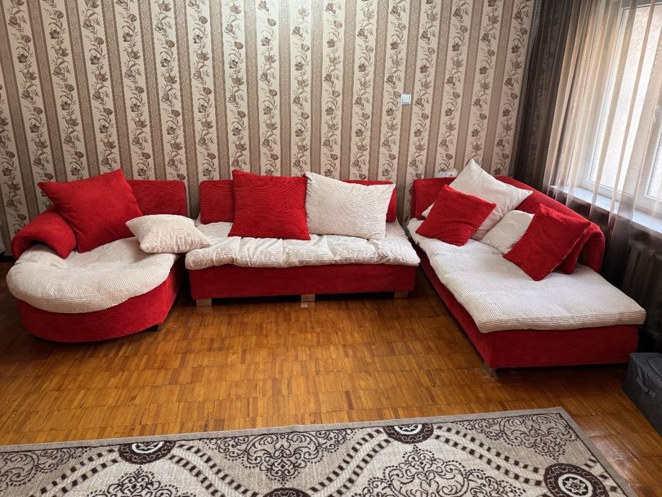 Продается диван и тумба под ТВ с комодом. За наличные. Без доставки.