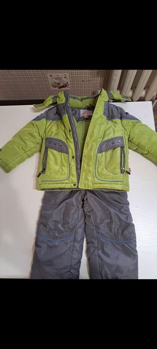 Продам детские комбинезоны.