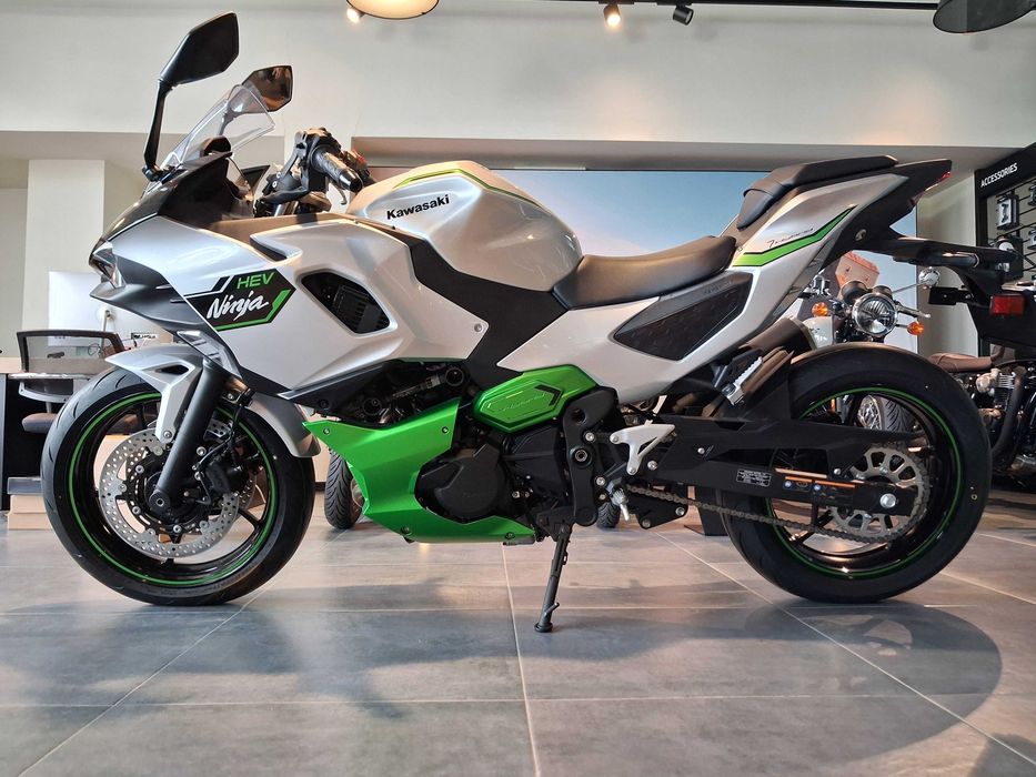 Lichidare Motocicleta Kawasaki Ninja 7 Hybrid 2024 | Finantare rapida