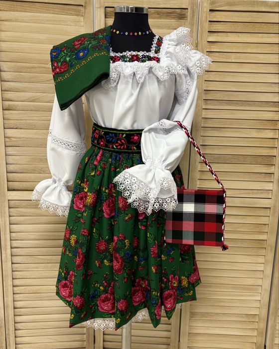 Costum traditional/popular pentru femei de Maramures autentic complet