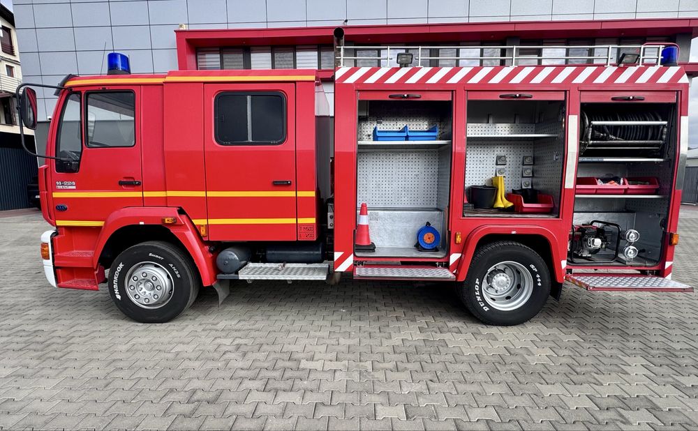 Mașina de pompieri MAN 14.224, înmatriculată și dotată cu echipamente
