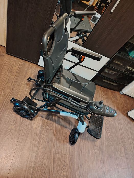 Scaun cu rotile electric, pentru persoane bolnave