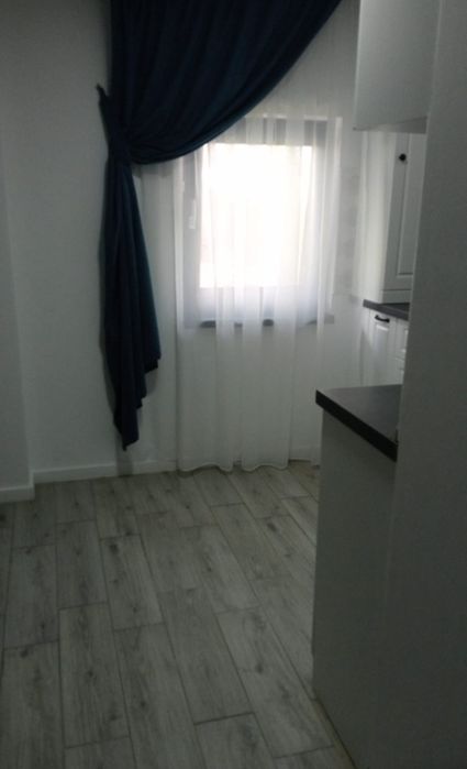 Închiriez apartament cu 2 camere