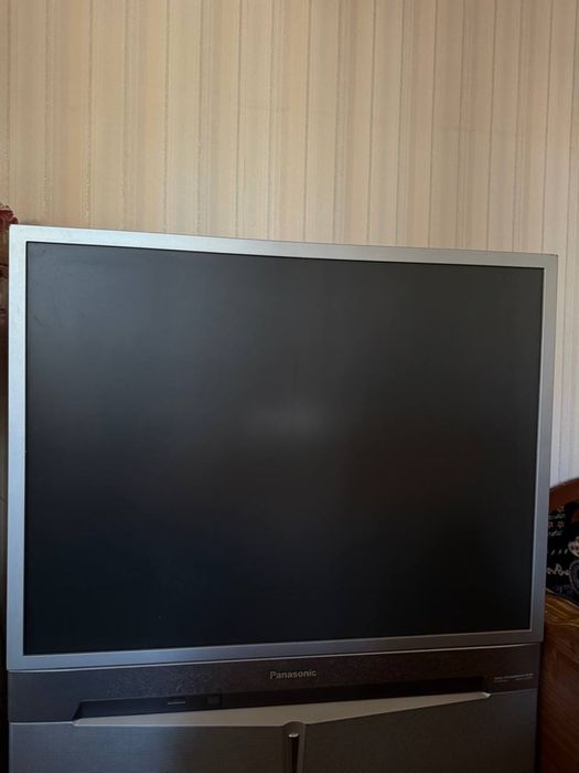 Срочно продается проекционный телевизор Panasonic TX-43P400H,
