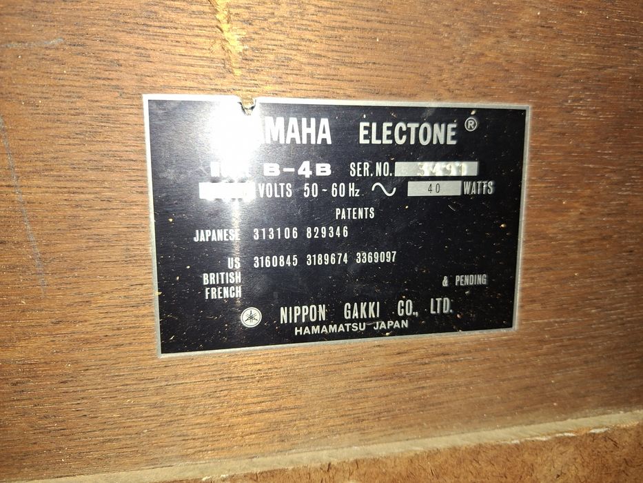 Vând pian electric perfect funcționează