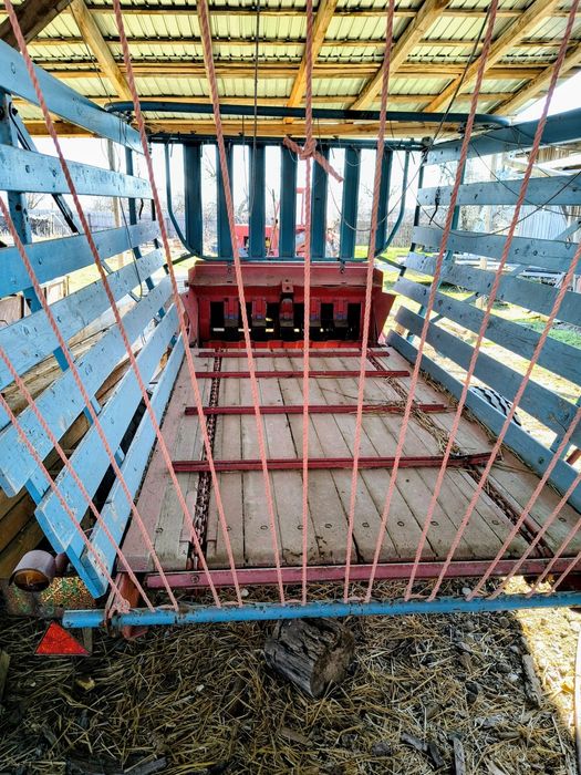 Remorca strâns fân