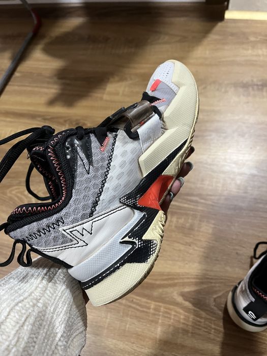 Adidași Jordan purtați dar în stare bună, mărimea 37