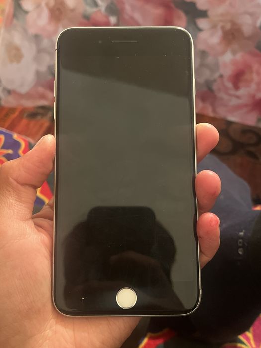 Продам iPhone 7+