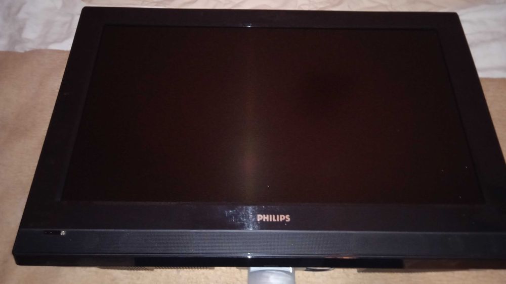 телевизор Philips модел 32pfl3312/10 HDMI подържа кабелна и eon тв