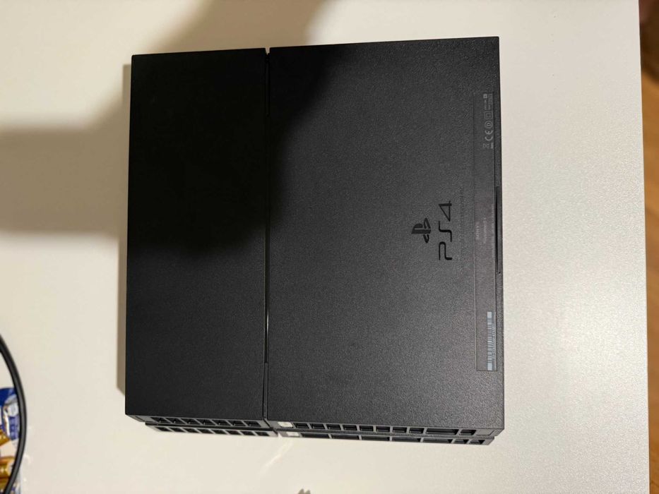 PlayStation 4 PS4 + 2 контролера + USB флашка