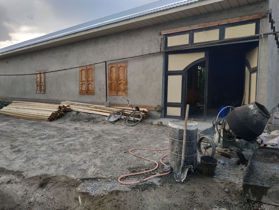 Shofirkon tumani Oybek koʻchasida yadhash uchun tayyor uy sotiladi