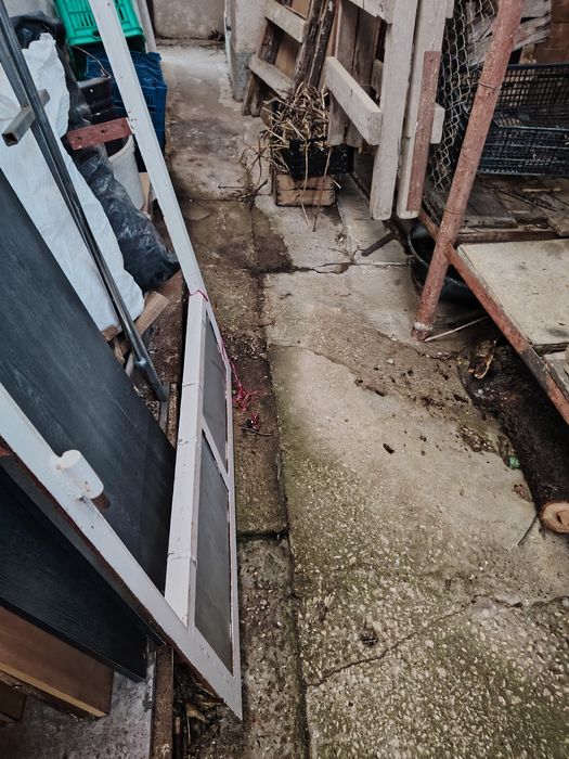 Метална врата и каса