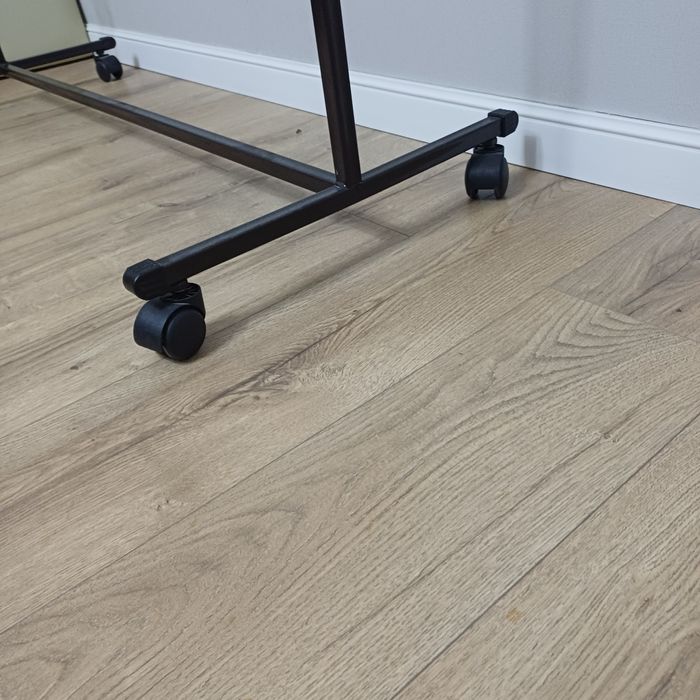 Продается напольная вешалка