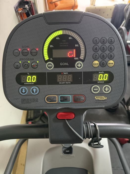Професионална бягаща пътека Technogym RUN FORMA LT