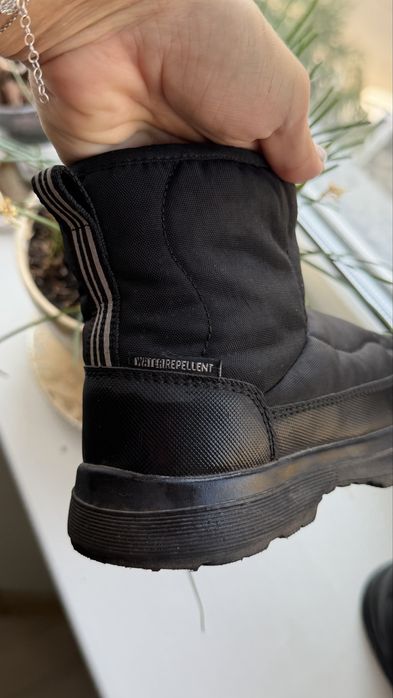 Продам дутики Zara
