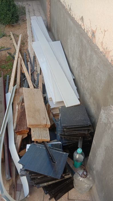 Потолокдан чиққан пластмасса сотилади