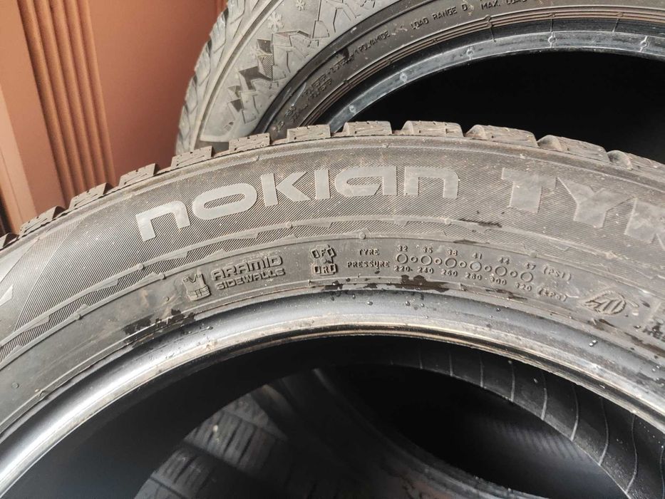 2бр.зимни гуми 235/55/18 Nokian