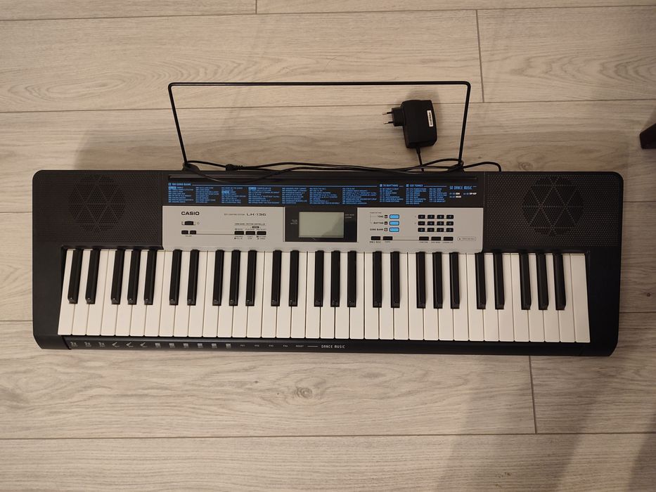 Синтезатор Casio LK-136