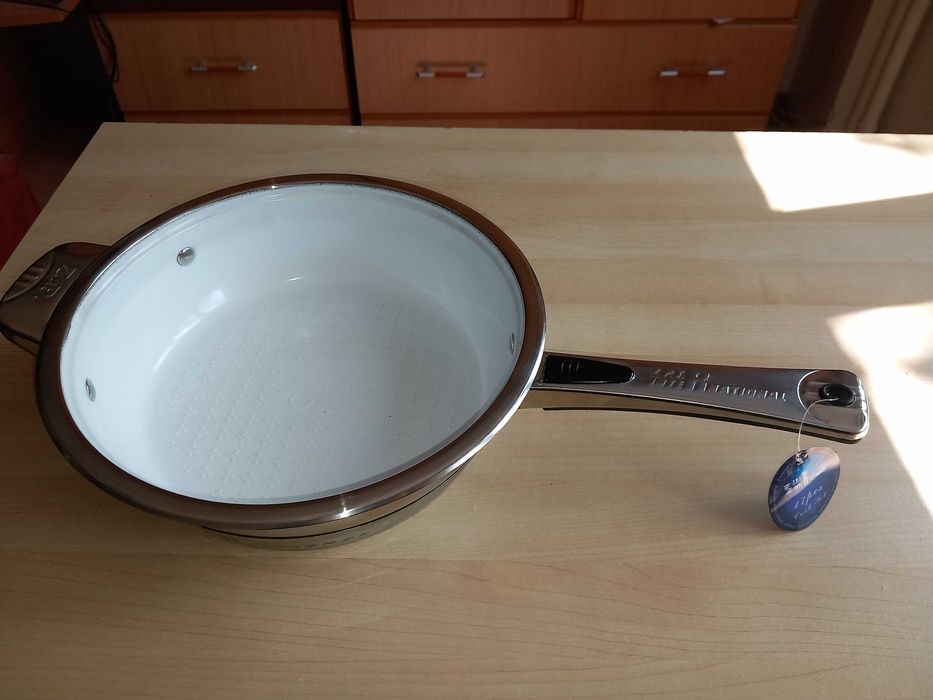 Vând set de vase Zepter (Z.P.T.) absolut nou din inox