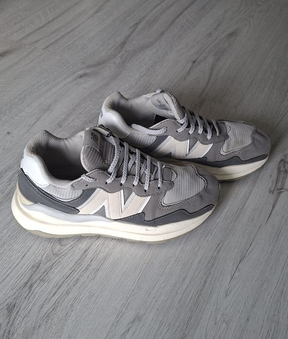 Vând New Balance 57/40