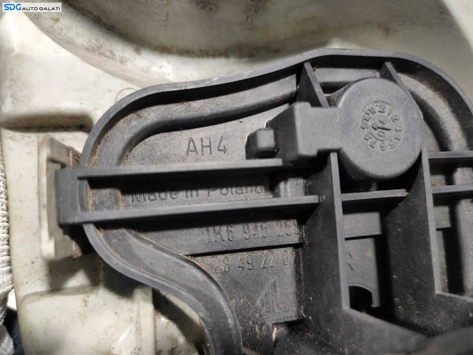 Stop Lampa Tripla Dreapta Volkswagen Golf 5 Hatchback Scurt 2004 - 2008 Cod 1K6945258 [L4935]